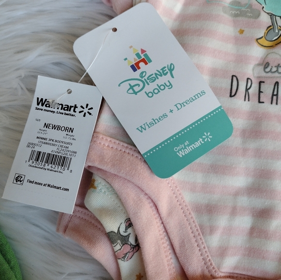 Lots of newborn burp clothes and one pieces - Picture 6 of 7